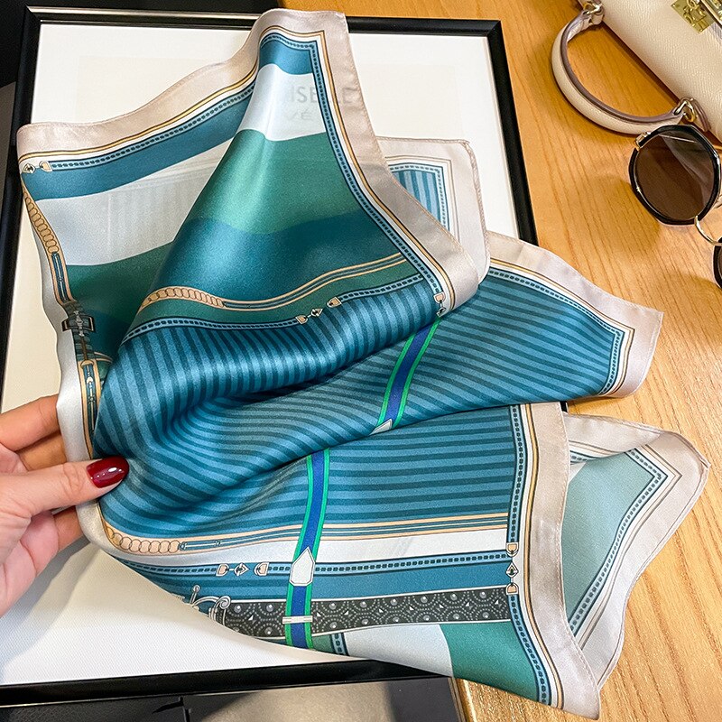 Carré 100% Soie Décoration Chic Femme | La Parisienne - Image 5