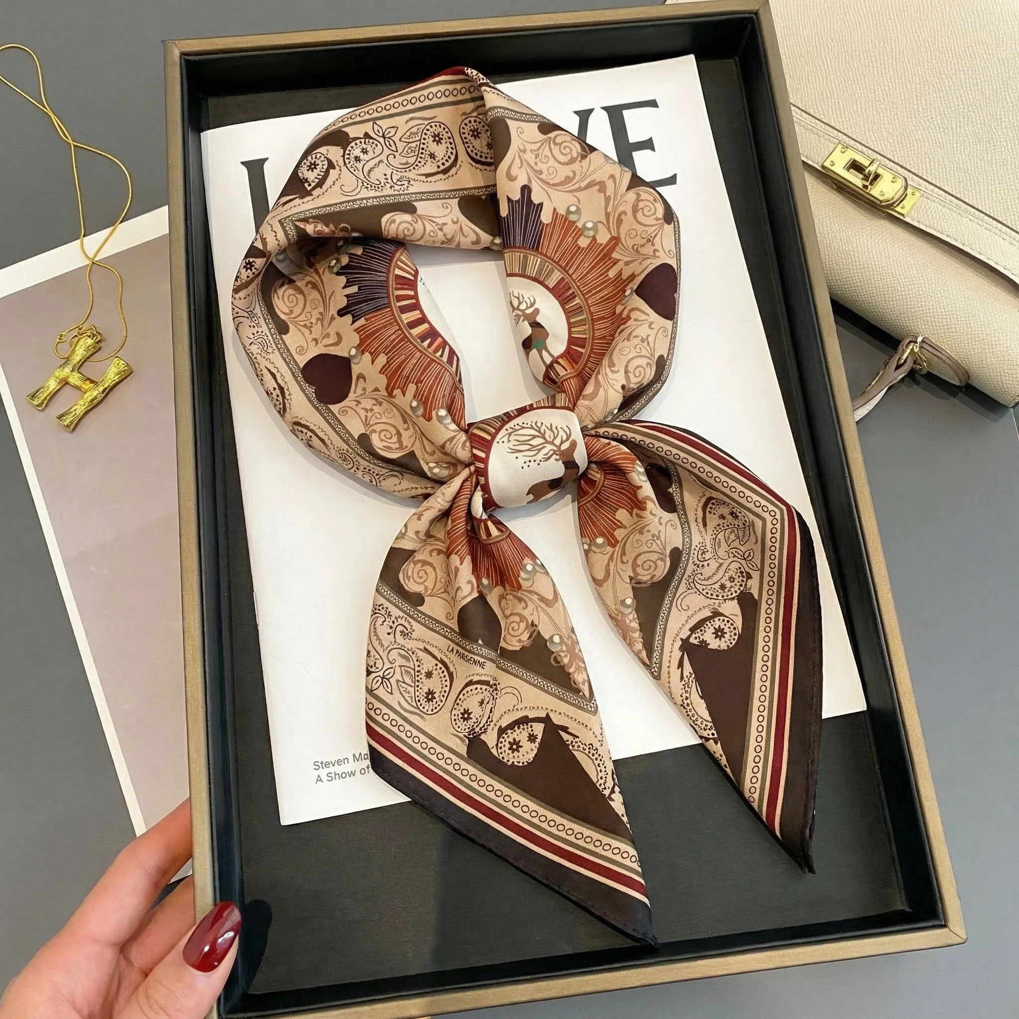 Carré 100% Soie Signature | La Parisienne - Image 4