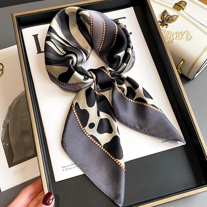 Carré 100% Soie Signature | La Parisienne - Image 3