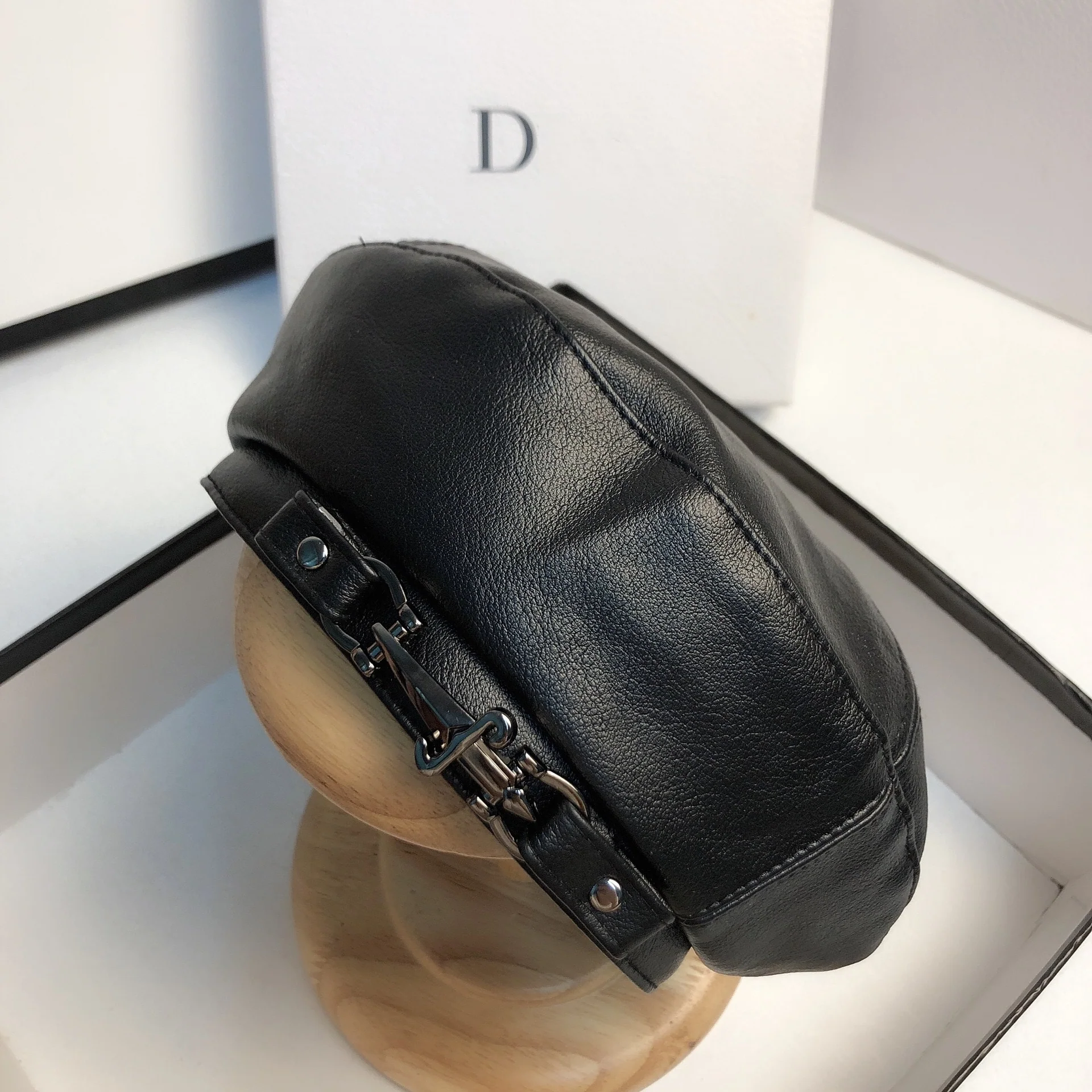 Béret en Cuir Femme | La Parisienne - Image 10